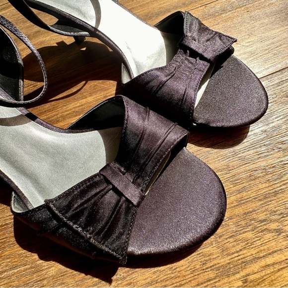 Predictions Kitten Heel Sandals Black Satin Size 9.5 Wide Fit - Picture 10 of 10